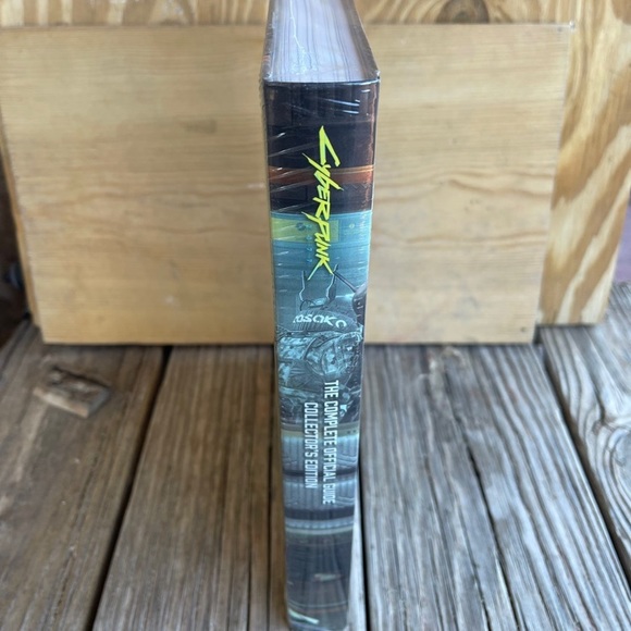 Cyberpunk 2077 Brand New Strategy Guide (Collector’s Edition) - Picture 3 of 3